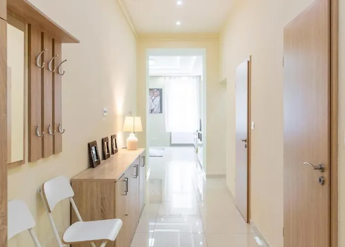 Modern Elegant Oasis - Steps To Opera & Basilica Апартаменты *