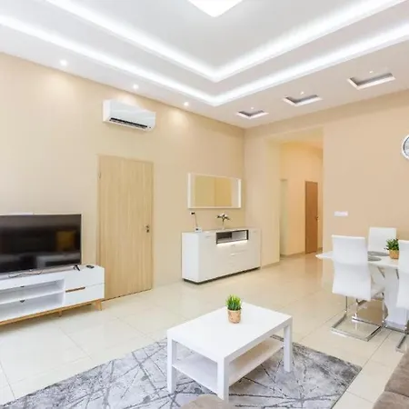 Апартаменты Modern Elegant Oasis - Steps To Opera & Basilica *