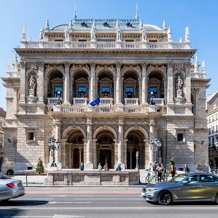 Modern Elegant Oasis - Steps To Opera & Basilica Budapest
